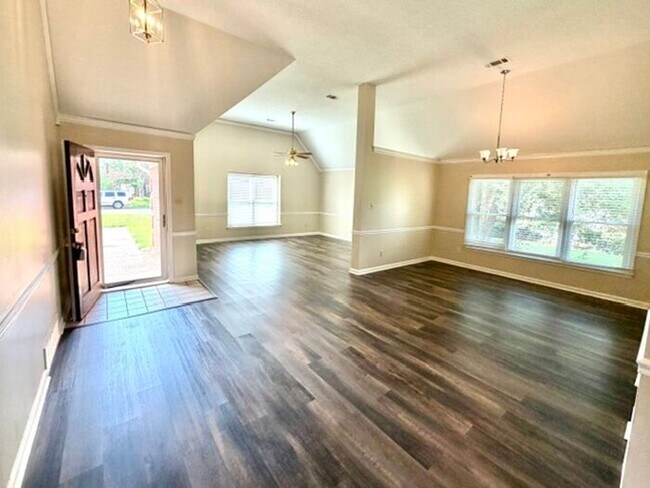 Foto del edificio - Now Leasing A 4 Bedroom Bath Home In Cordova!