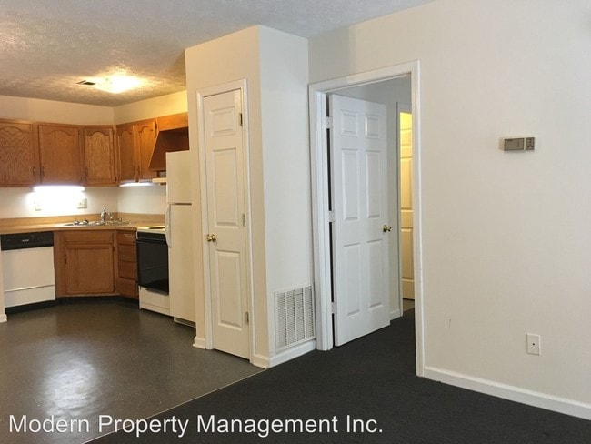 Building Photo - 139 1/2 Macey Ave