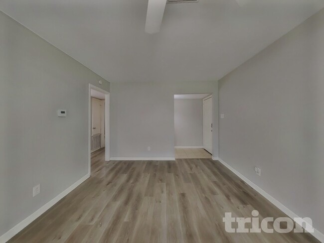 Building Photo - 6422 French Chateau Dr