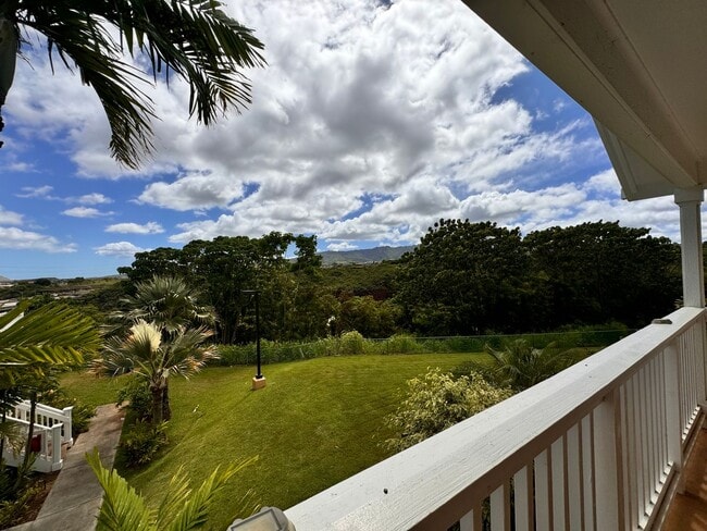 Charming 2-Bedroom/2-Bath - Renovated - Charming 2-Bedroom/2-Bath - Renovated Townhome