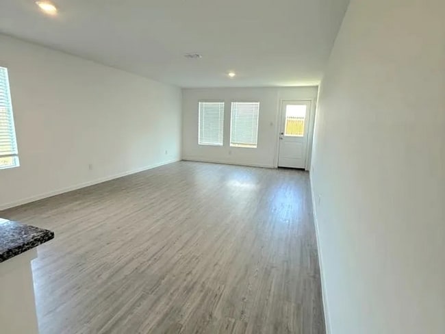Building Photo - 827 Grebe Dr