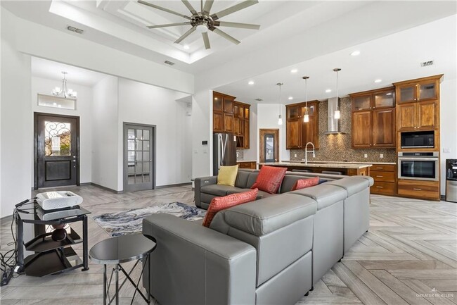 Foto del edificio - 19 W Red River Ave