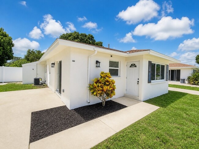 Building Photo - 1810 47th Ave Dr W