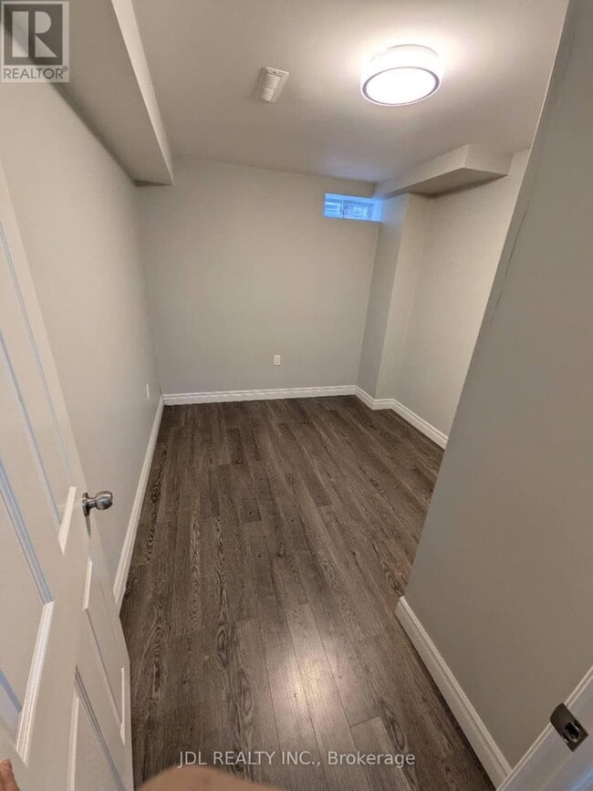 Photo du bâtiment - 727 Caboto Trail