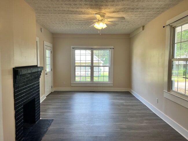Building Photo - 601 Askew Ave