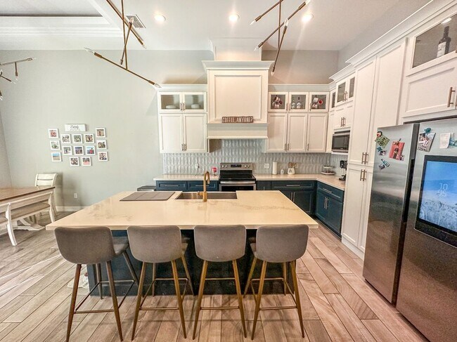 Foto del edificio - 4005 Water Lily Ave