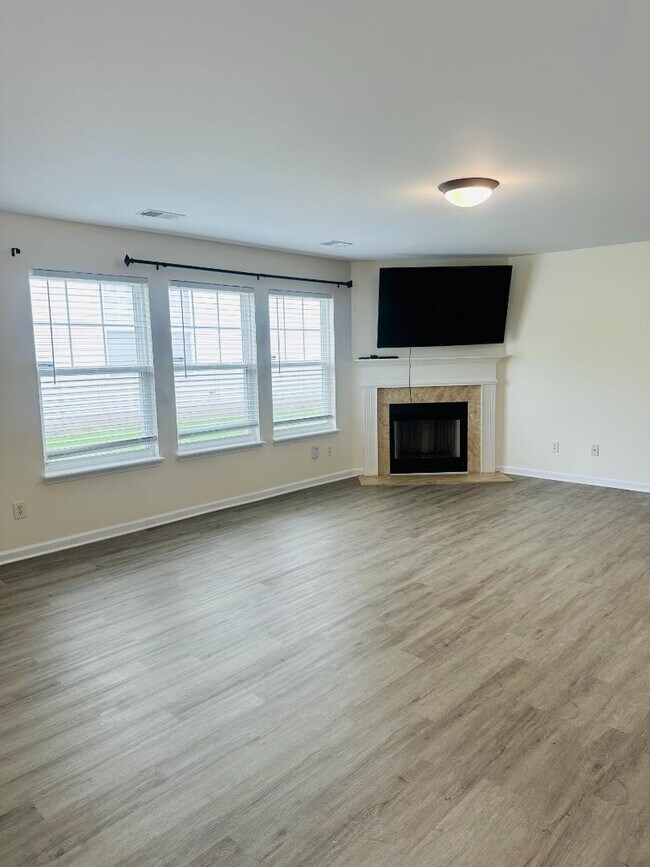 Foto del edificio - 4404 Walnut Creek Dr