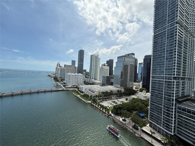 Foto del edificio - 801 Brickell Key Blvd