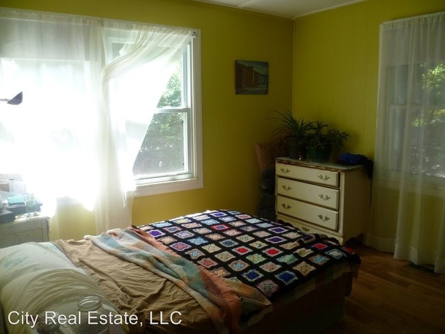 Building Photo - 49 Riverview Dr