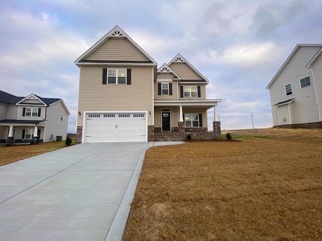 Primary Photo - SPACIOUS 2-Story Home in Pikeville School ...