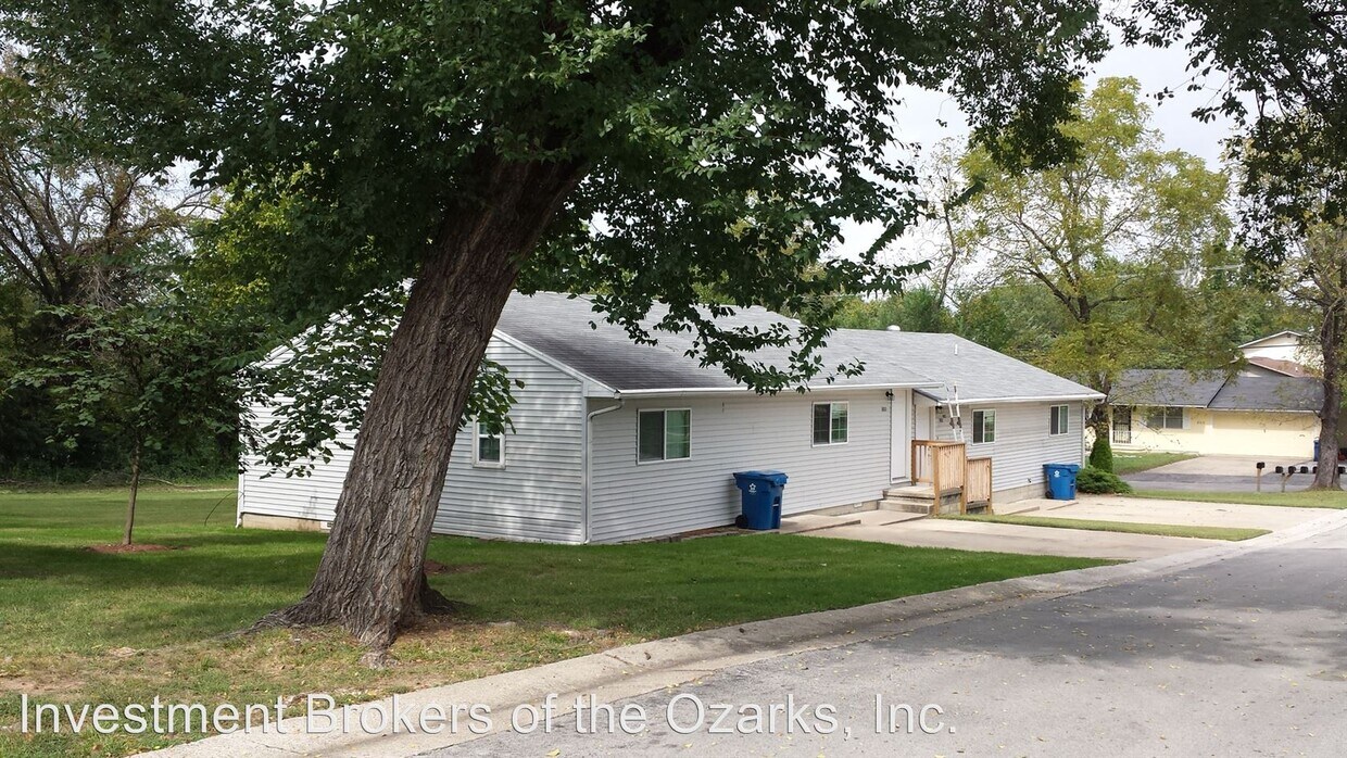 880 Evergreen Ave, Hollister, MO 65672 Apartment for Rent in