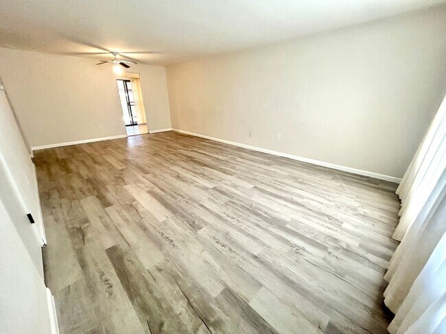 Foto del edificio - 4 Bedroom Ranch House - Prime Location Min...