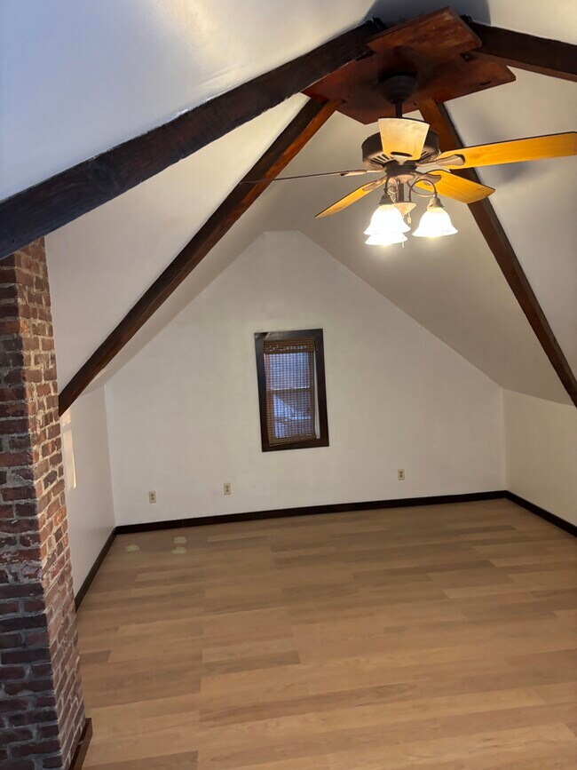 Building Photo - 115 Everett St