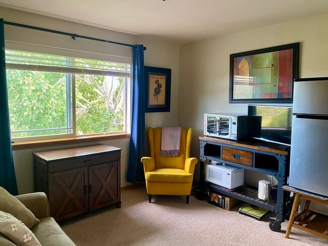 Sala de estar tipo estudio - 902 Golden Pheasant Dr