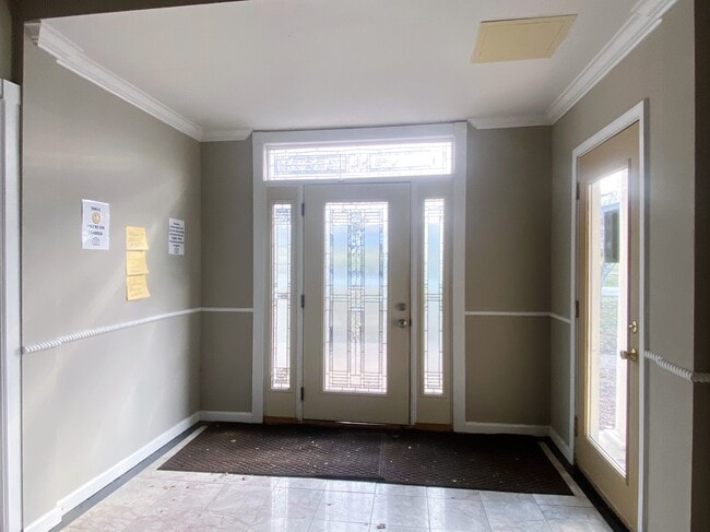 Building Photo - 164 W Wall St