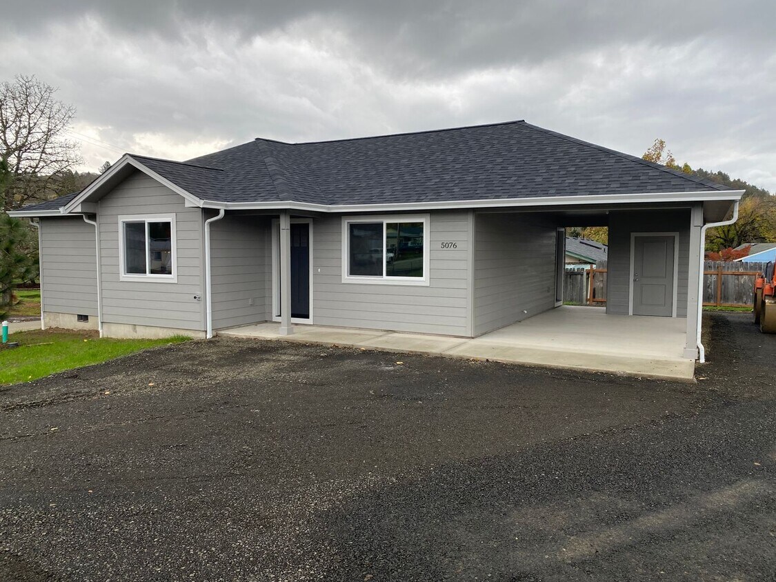 richr10 Apartment for Rent in Roseburg, OR