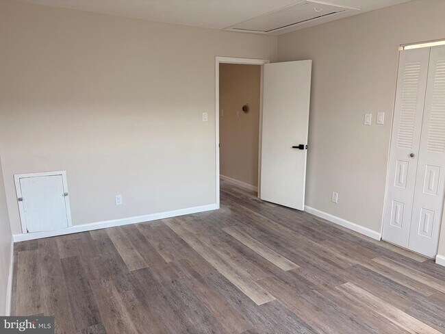 Foto del edificio - 1294 Cooper St