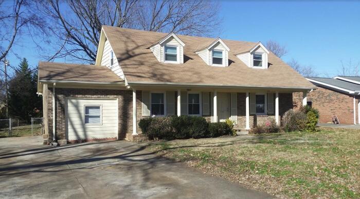 Primary Photo - 2125 Gladstone Dr NE