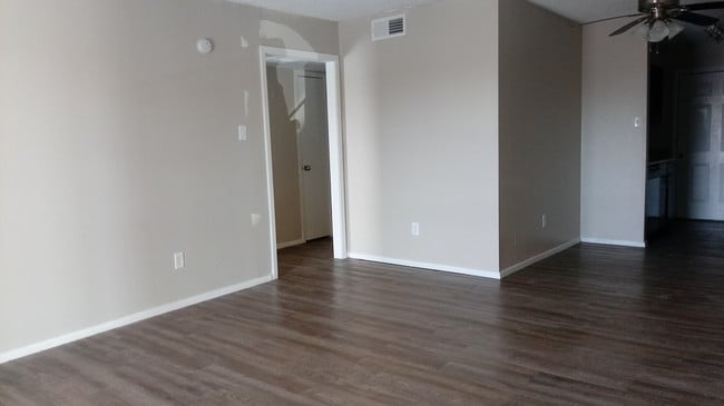 Building Photo - Quail Ridge