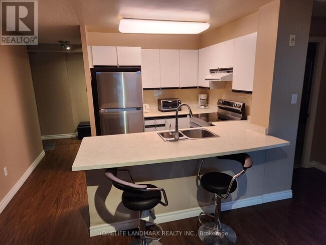 Building Photo - 105 Victoria St