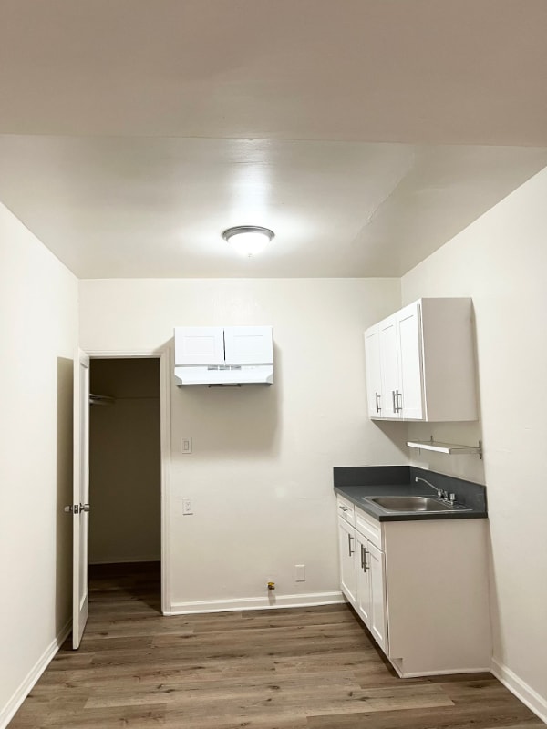 Building Photo - 619 Normandie Ave
