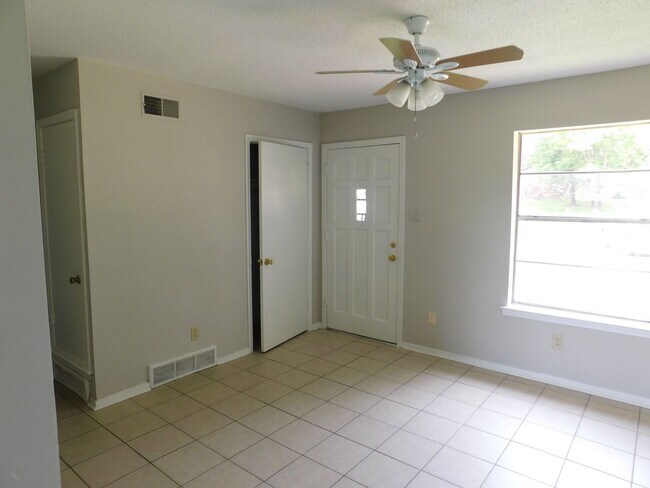 Foto del edificio - ****JUST REDUCED****1969 Dorchester Drive ...
