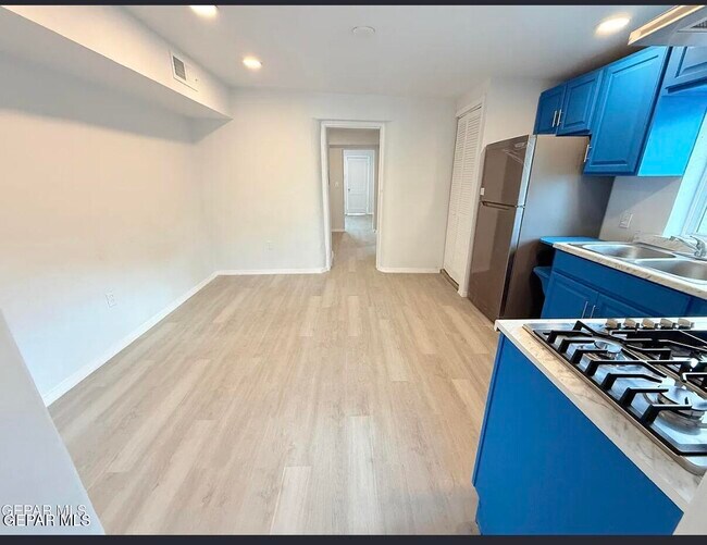 Foto del edificio - 5658 Dailey Ave