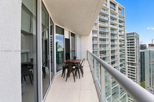 Foto del edificio - 465 Brickell Ave