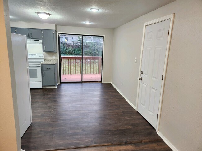 Building Photo - 822 Edgehill