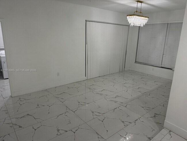 Foto del edificio - 345 SW 49th Ave