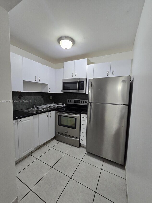 Primary Photo - 8320 NW 8th St