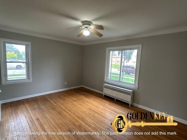 Building Photo - Extra Large 3 Bed Brick Single Family Home...