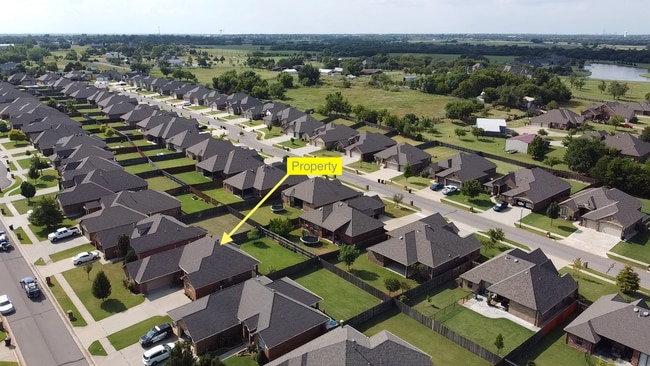 Building Photo - MOVE IN SPECIAL FOR SEPTEMBER MOVE INS! 3 Bedroom, 2 Bath, 2 Car Garage - SELF TOURS AVAILABLE NOW!