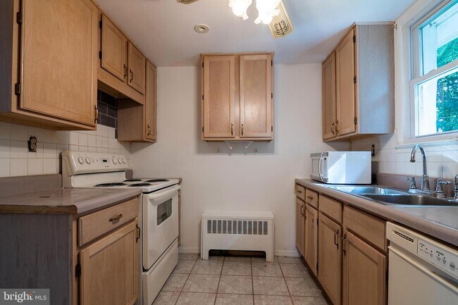 Building Photo - 3200 Bayfield Dr