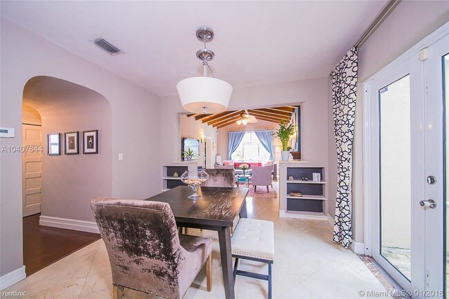 Foto del edificio - 763 NE 75th St