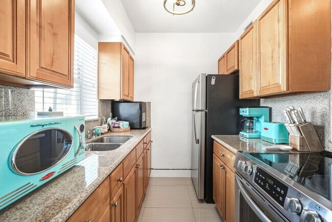 Building Photo - 315 Van Buren St