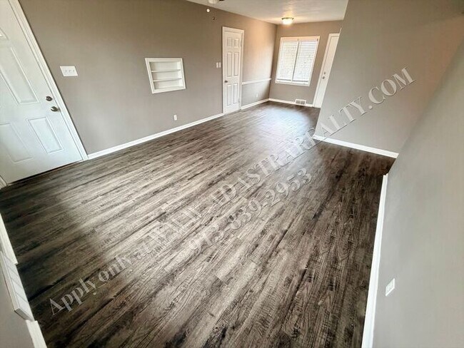 Foto del edificio - Cozy 3 Bed 1 Bath Home in Raytown-Available NOW!!