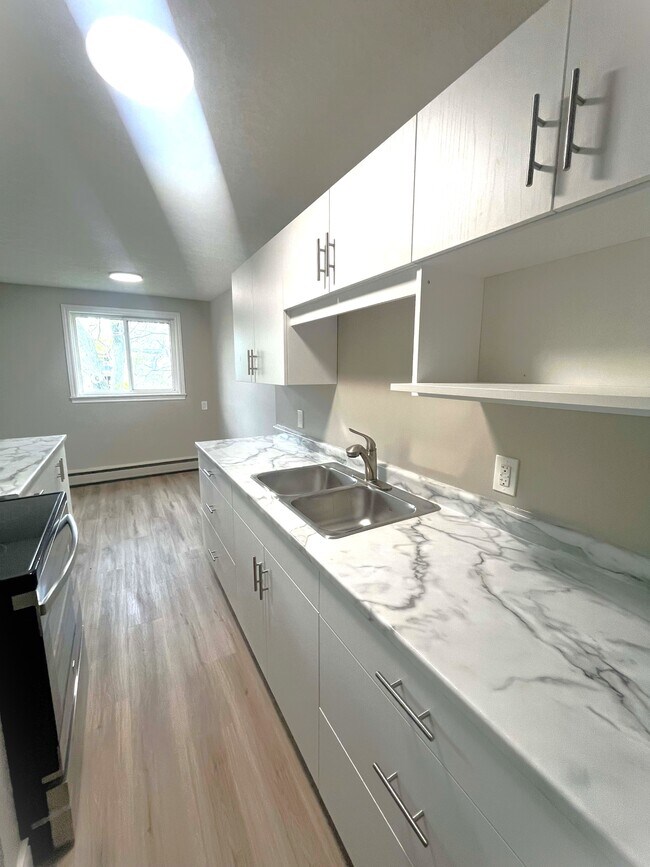 Building Photo - 1064 Brenchley St