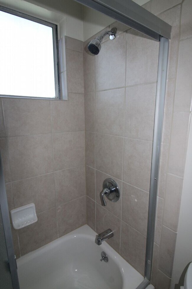 Building Photo - 10357 Greenwood Ct