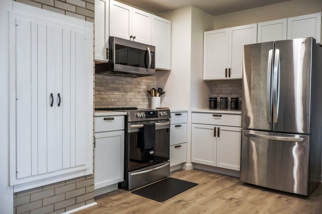 Building Photo - 1929 Summer St