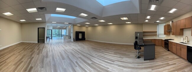Building Photo - 750 N Clark St