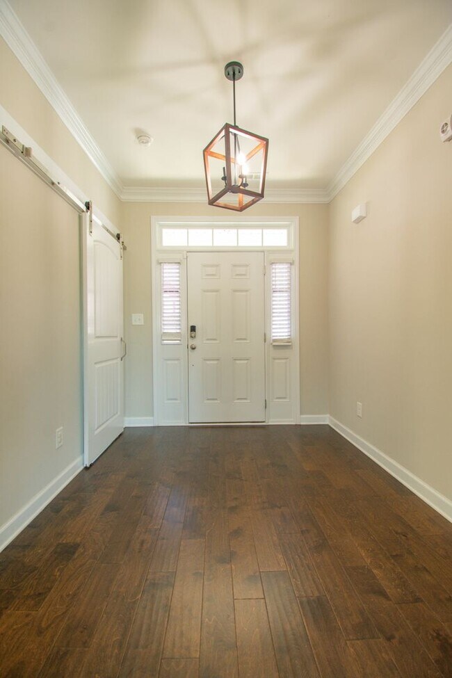 Foto del edificio - Available July 1! 4 Bedroom 2.5 Bathroom