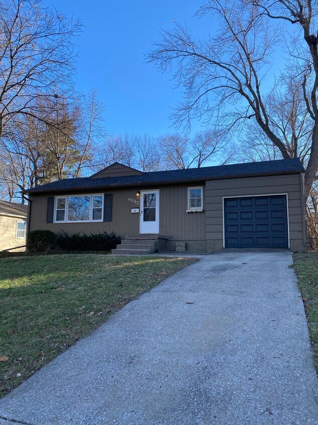 6815 W 77th St, Overland Park, KS 66204 House Rental in Overland Park