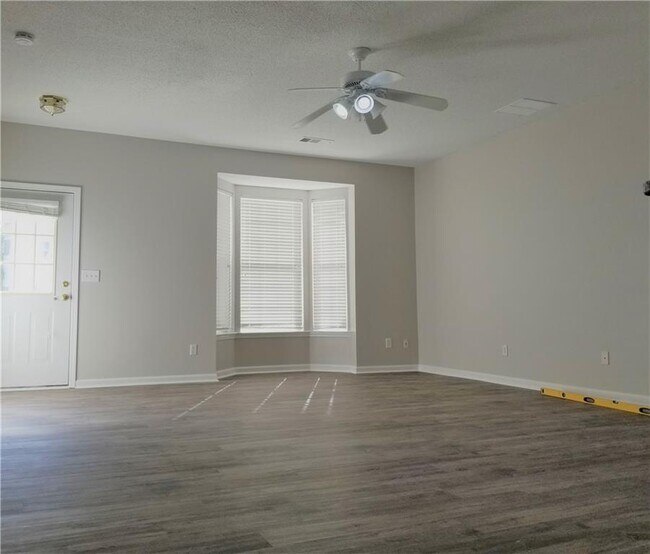 Foto del edificio - 4081 Howell Park Rd