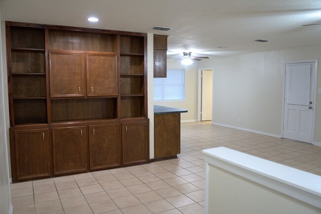 Foto del edificio - 421 Brigadoon St