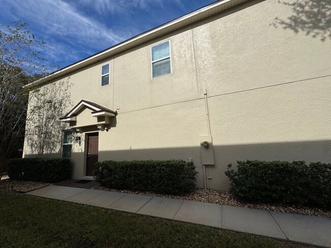 Building Photo - 3 BEDROOM. 2.5 BATHROOM TOWNHOME IN OVIEDO