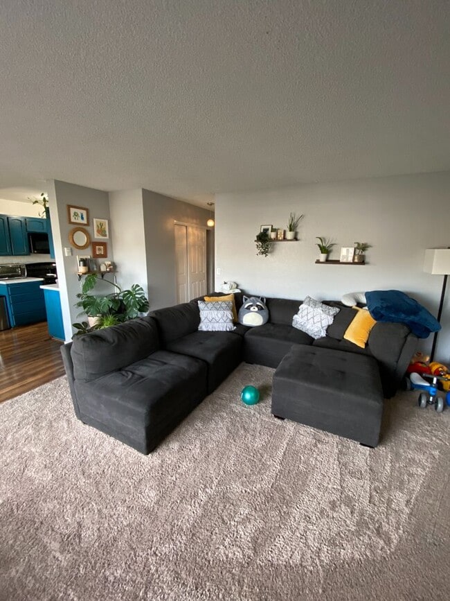 Building Photo - Burien 2 bedroom 1 bath light and bright i...