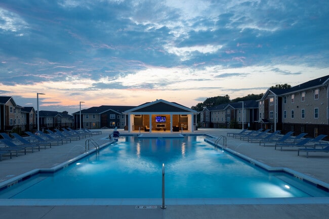Pool and Sundeck - The Reserve Apartments