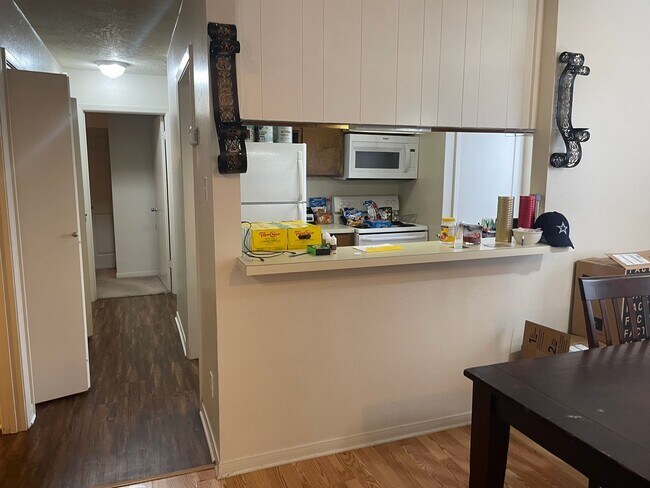 Foto del edificio - AVAILABLE FOR AUGUST MOVE IN!!!  Spacious 2 bedroom 2 Bathroom with a Yard!