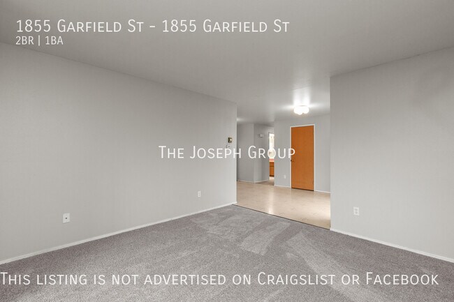 Building Photo - Roomy 2 bed/1 bath minutes from Downtown E...